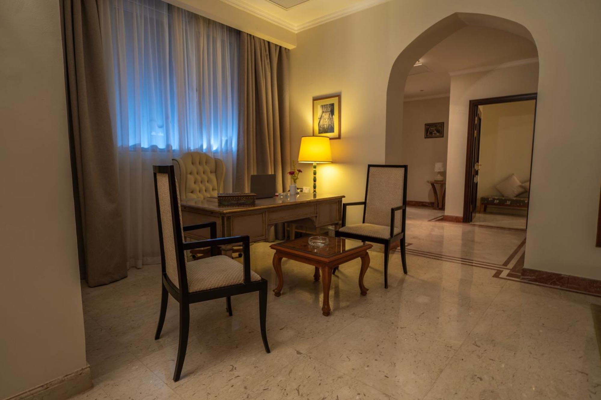 Jolie Ville Hotel & Spa Kings Island Luxor Kültér fotó A suite at the hotel