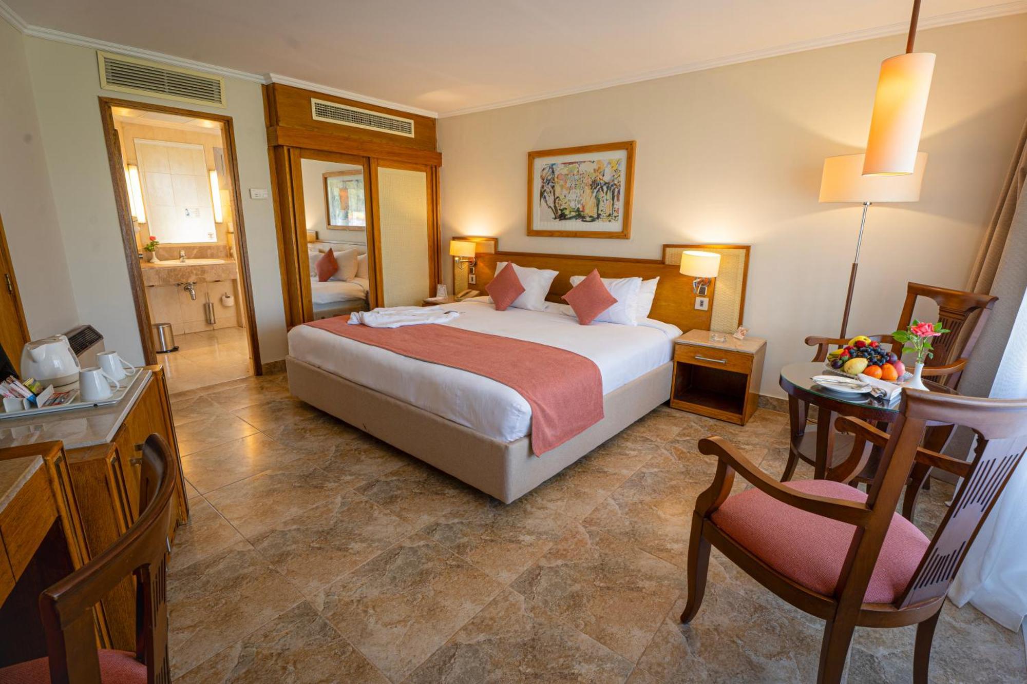 Jolie Ville Hotel & Spa Kings Island Luxor Kültér fotó A room at the Dead Sea Spa Magdiel
