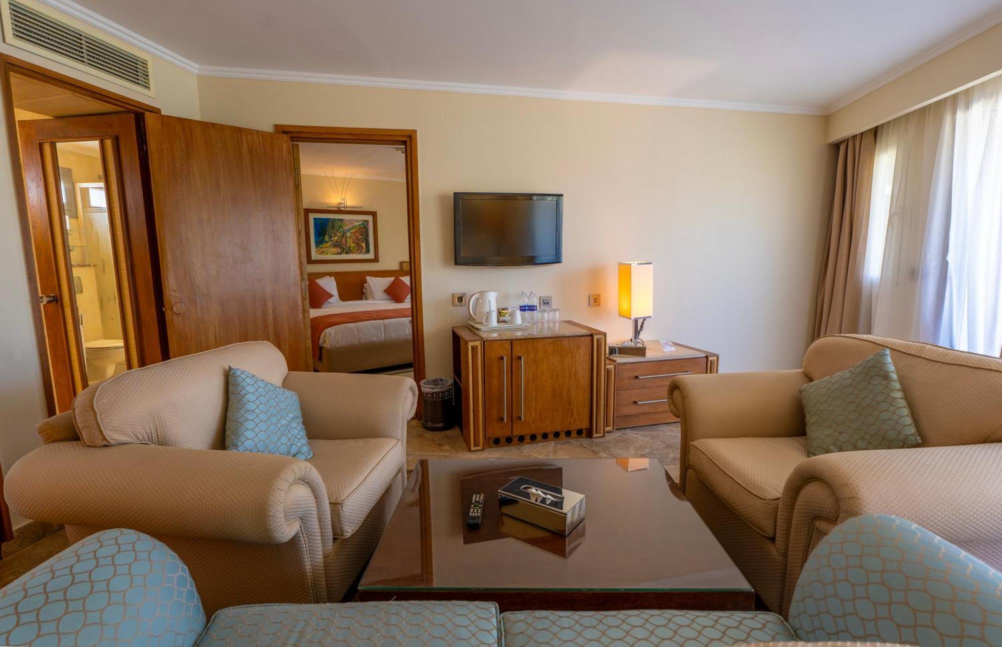 Jolie Ville Hotel & Spa Kings Island Luxor Kültér fotó Suite at the Hilton Sharm El Sheikh