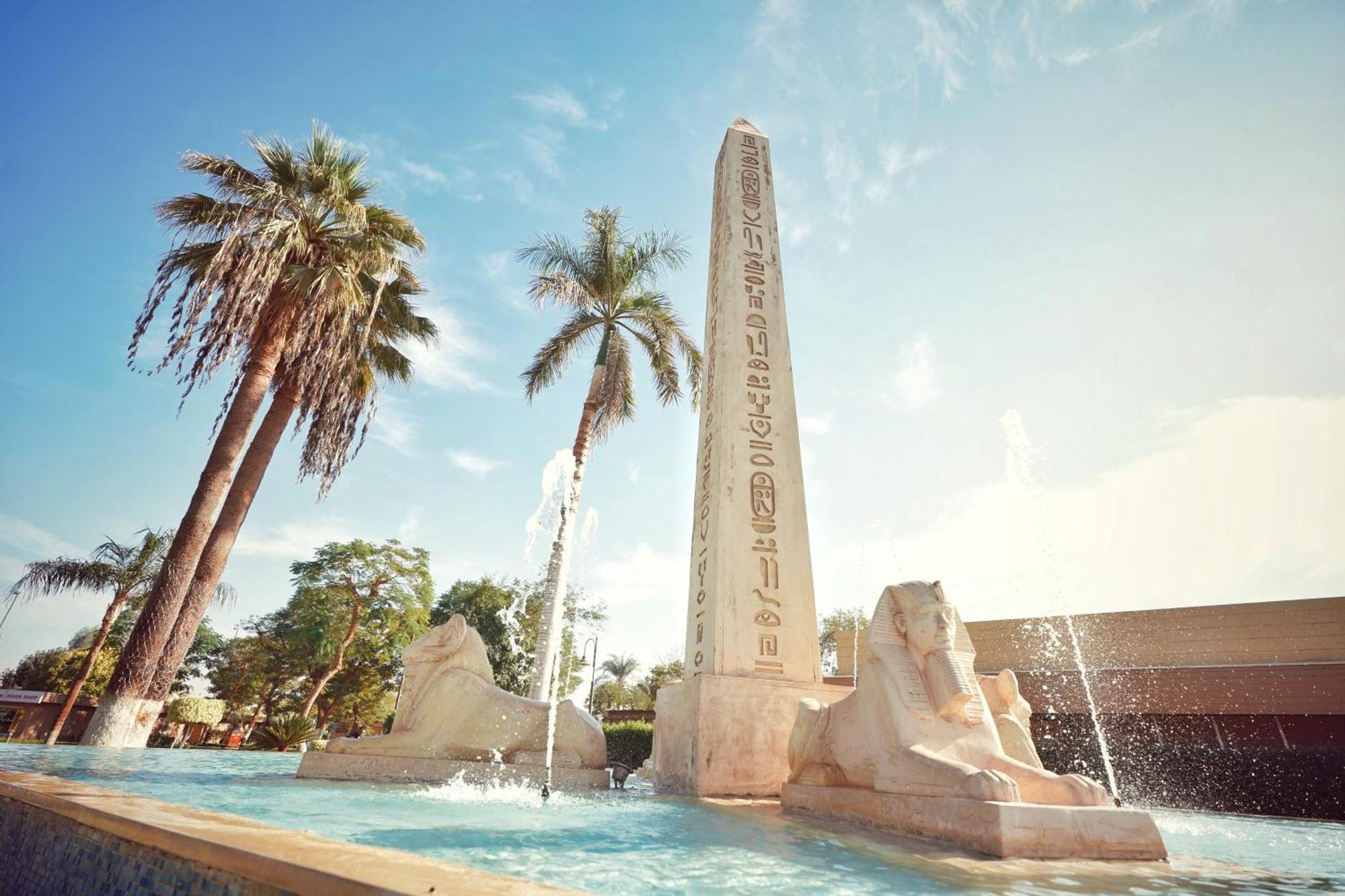 Jolie Ville Hotel & Spa Kings Island Luxor Kültér fotó Obelisk of Amenemhet III at the entrance of the Egyptian Museum