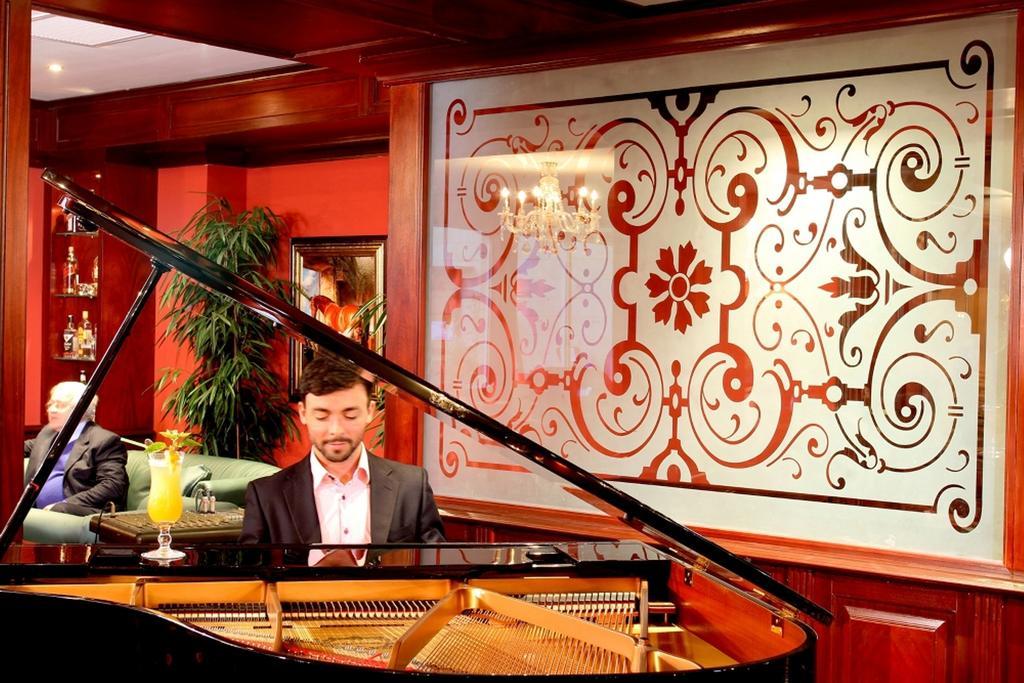 Jolie Ville Hotel & Spa Kings Island Luxor Kültér fotó The piano bar