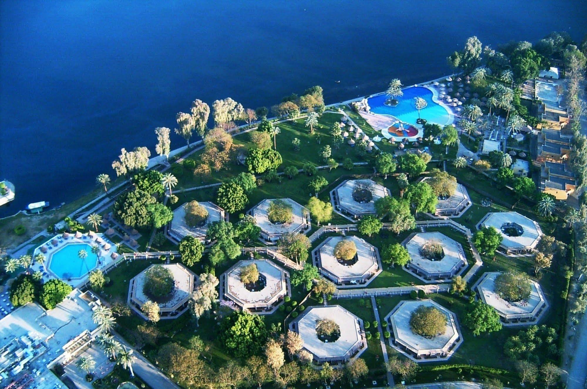 Jolie Ville Hotel & Spa Kings Island Luxor Kültér fotó Aerial view of the resort
