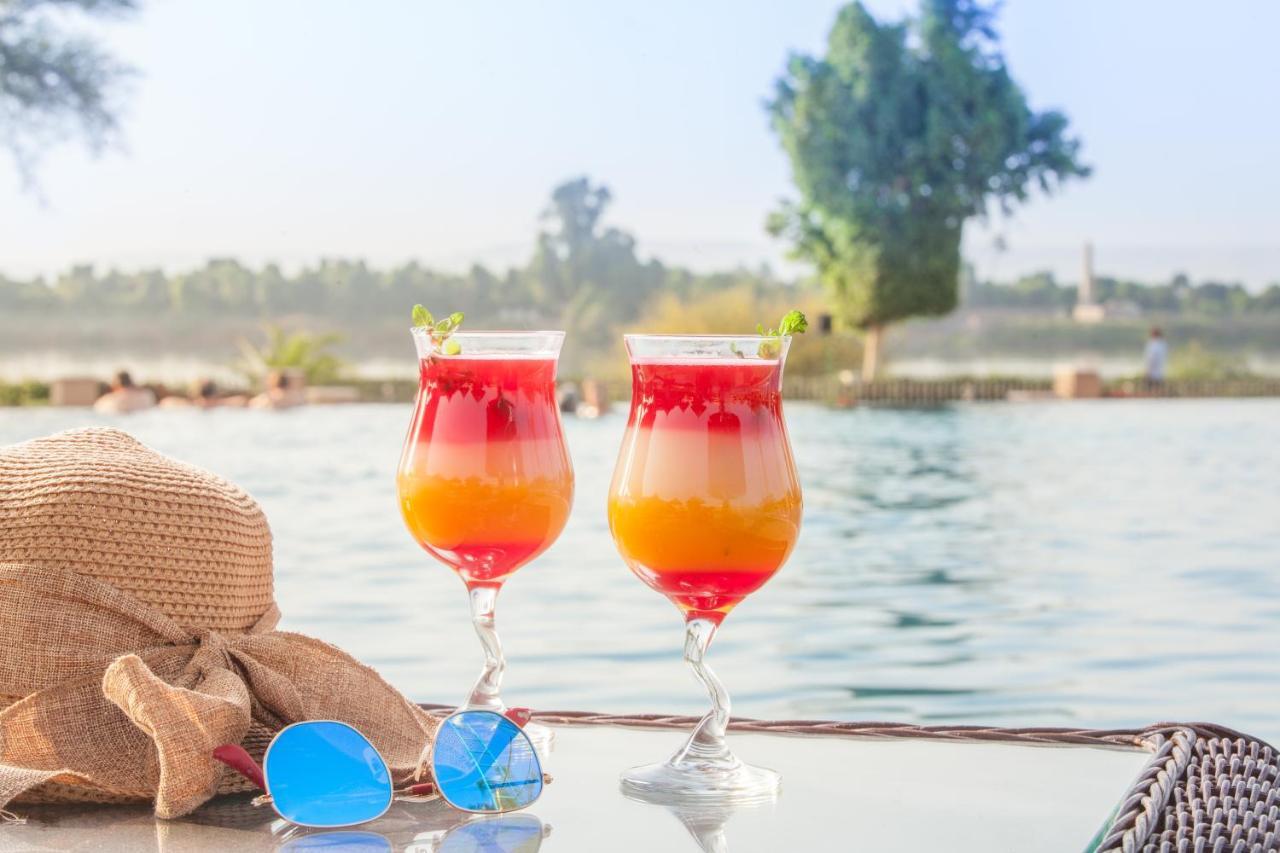 Jolie Ville Hotel & Spa Kings Island Luxor Kültér fotó A layered strawberry and mango drink
