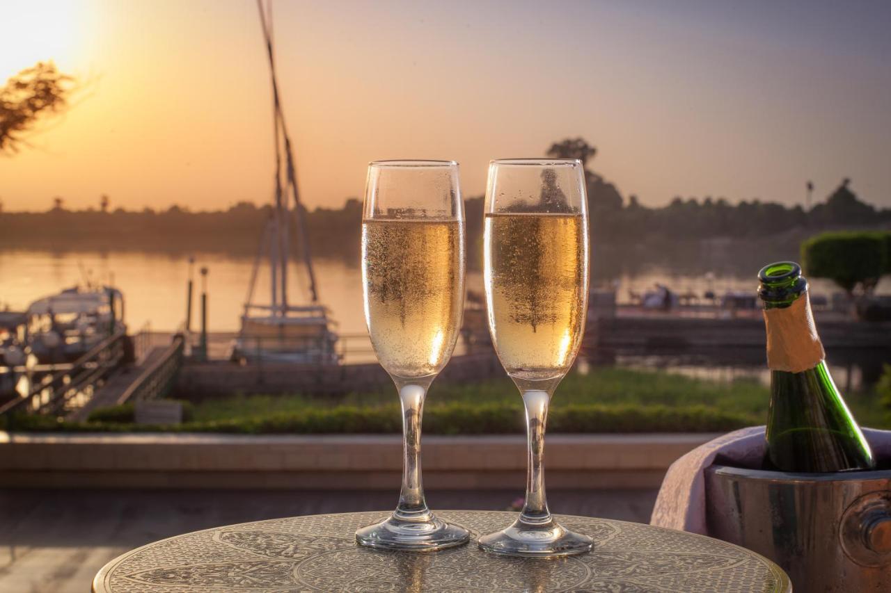 Jolie Ville Hotel & Spa Kings Island Luxor Kültér fotó Two champagne flutes